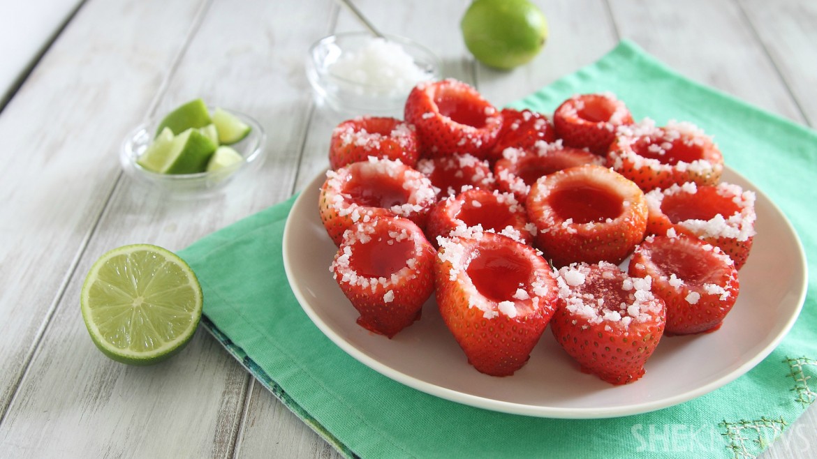 Strawberry_margarita_jello_shot_sk_ml6jux