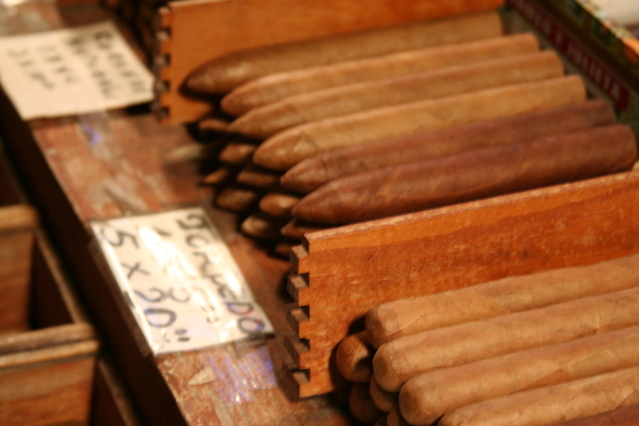 cigar-1441566-639x426