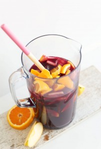 SIMPLE-Amazing-Traditional-Red-Sangria-6-ingredients-SO-flavorful-easy-and-delicious-sangria-recipe-wine-summer-recipe-drink